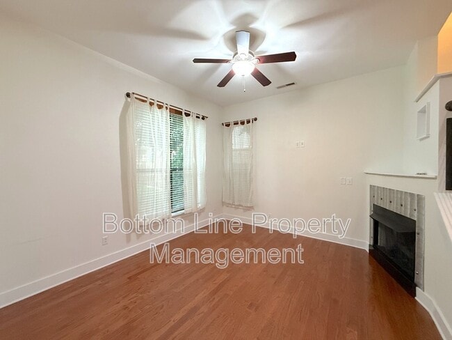 Building Photo - 904 Warren Burgess Ln