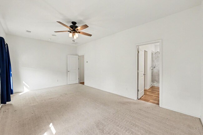 Building Photo - 121 Rockingham Way