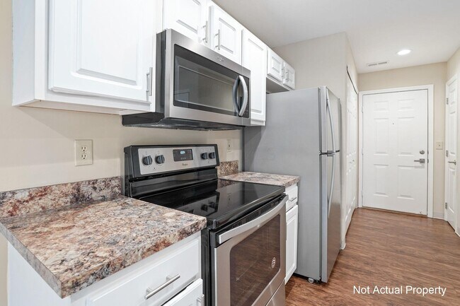 Building Photo - 5002 Stratford Pine Ln