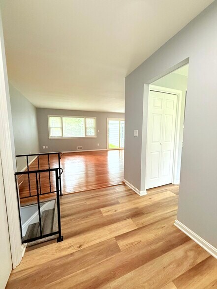 Main - Front Door Hall - 17624 Wheat Fall Dr