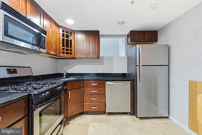 Building Photo - 1027 N 4th St