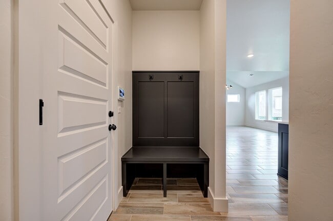 Building Photo - 6016 Kinnick Dr