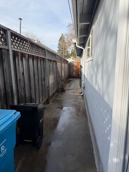 Building Photo - 2158 Cabrillo Ave