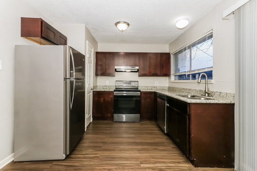 Building Photo - 7218 Wren Cir