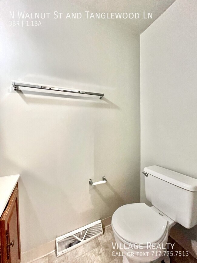 Building Photo - 492 N Walnut St