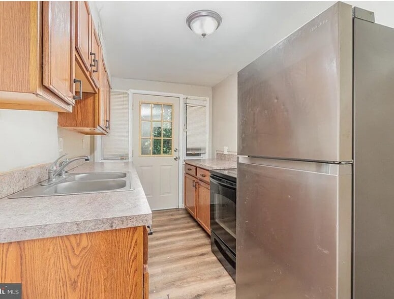 Building Photo - 2462 Brookwood St