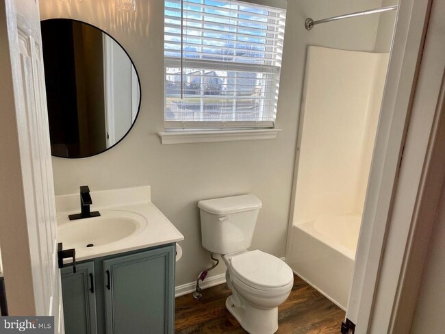 Building Photo - 142 Surrey Club Ln