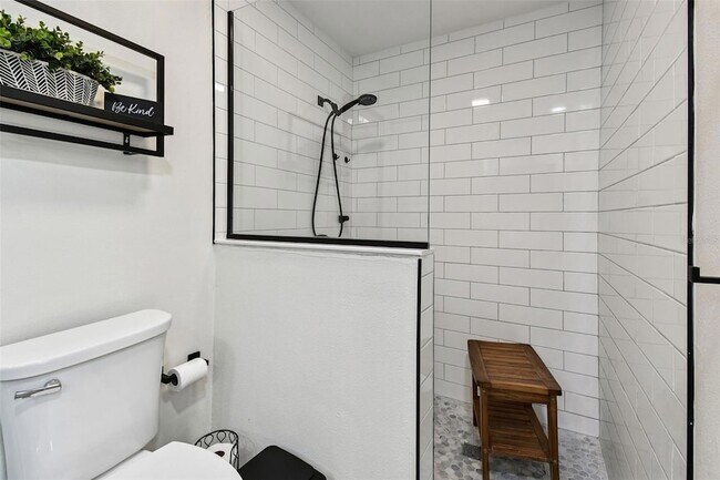 Building Photo - 9032 Mission Oaks Blvd