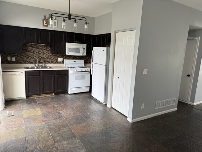 Building Photo - 384 Reston Cir