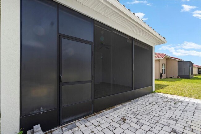 Building Photo - 2320 Symphony Cir