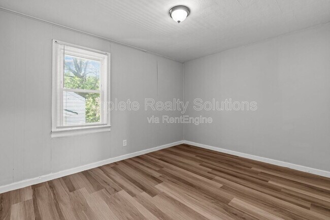 Building Photo - 7120 Greenhaven Dr