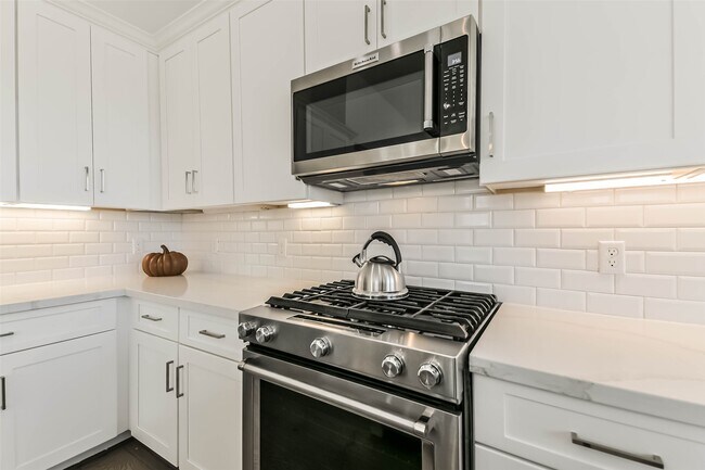 Building Photo - 308 Queen Sude Ln