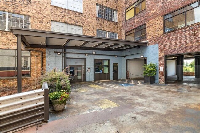 Building Photo - 426 Marietta St NW