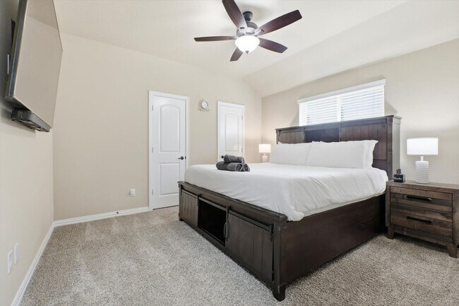 Building Photo - 1370 Pelican Dr