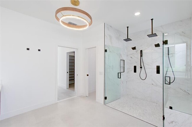 Building Photo - 2550 Jardin Terrace