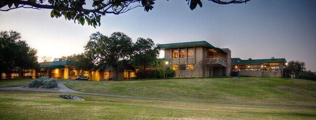 Building Photo - 10909 River Plantation Dr
