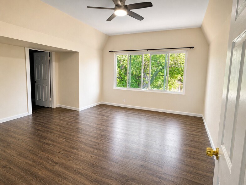 Building Photo - 321 S Orange Ave