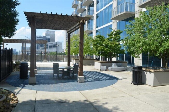 Building Photo - 400 W Peachtree St NW