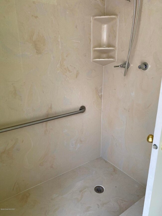 Building Photo - 466 Gateway Dr