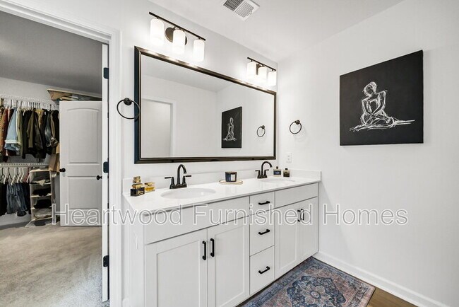Building Photo - 924 Windchase Wy