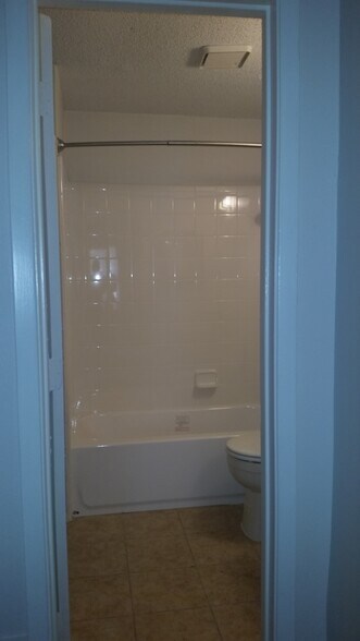 Upstairs Master Bathroom - 641 Carriagehouse Ln