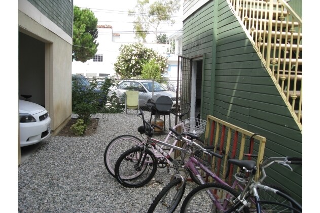 Building Photo - 1116-1118 W 30th St