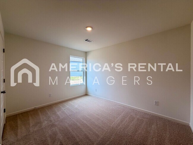 Building Photo - Available NOW! Spacious 5-Bedroom Single Level Home!