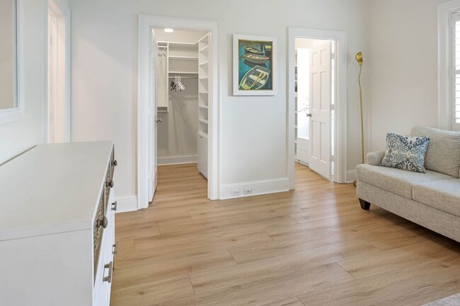 Building Photo - Georgian-Style Townhome Located At Bishops Court at The Oaks Preserve!