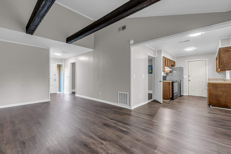 Building Photo - 141 Babs Dr