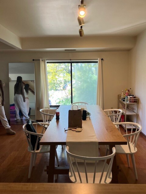 Building Photo - 5708 Walnut St