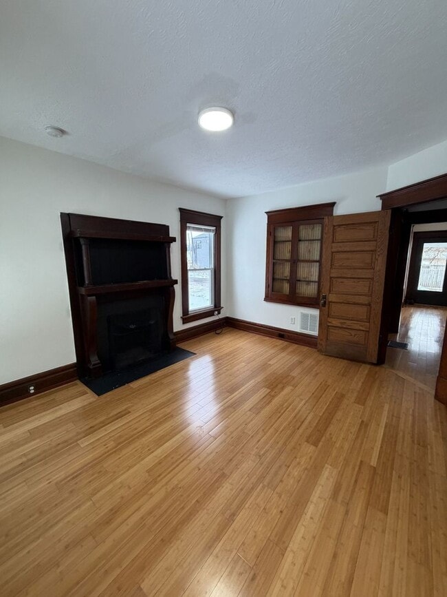 Building Photo - Fully Renovated 3BR in the Heart of Columbus