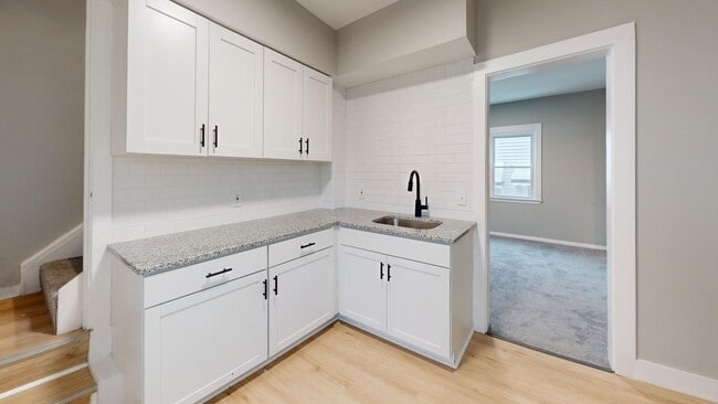 Building Photo - Old Brooklyn Area - 3 Bedrooms - Single Fa...