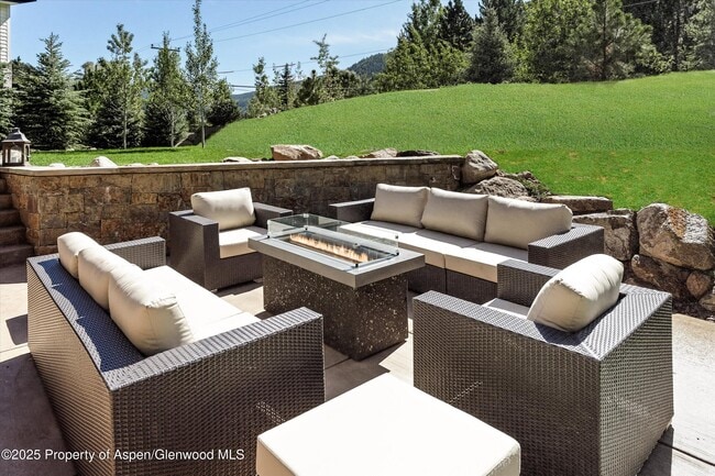 Building Photo - 39 Roaring Fork Dr