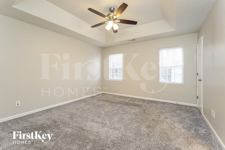 Building Photo - 940 Londonderry Dr