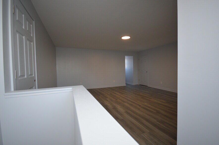 Building Photo - 113 Meade Ave