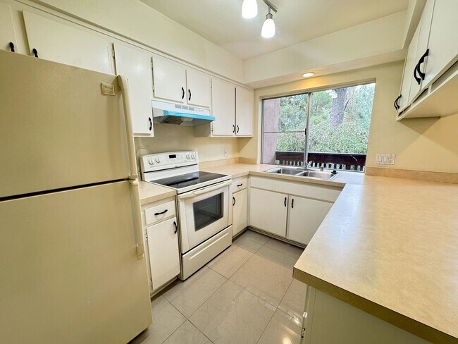 Building Photo - Mission Valley 2 Bedroom Two Story Second ...