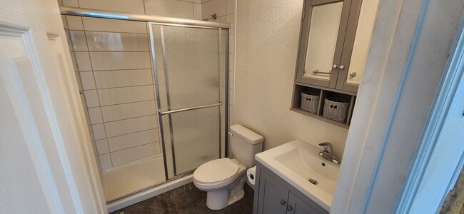 Building Photo - ALL PROSPECTIVE TENANTS MUST SUBMIT A ON LINE APPLICATION AND BE PRE-QUALIFIED PRIOR TO ANY SHOWI...