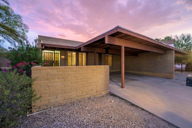 Building Photo - 510 W Cll Lago