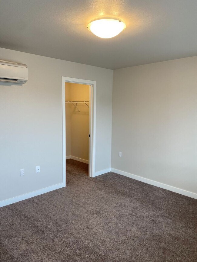 Building Photo - Brand new 3 and 4 Bedroom Townhomes in Lacey!