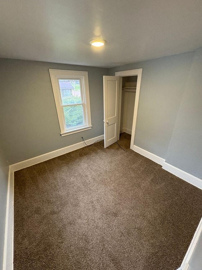 Building Photo - Spacious 4-Bedroom Akron Home with Garage | Open House Feb 5