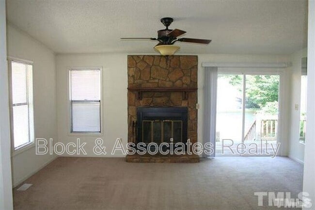Building Photo - 124 Oak Hill Loop