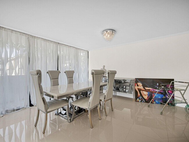 Building Photo - 2049 S Ocean Dr