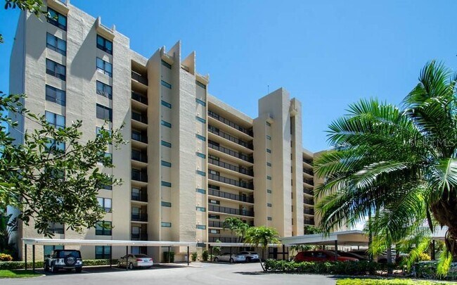 Building Photo - 2621 Cove Cay Dr
