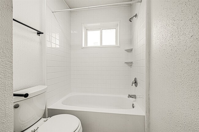Building Photo - 2239 Pilgrims Point Dr