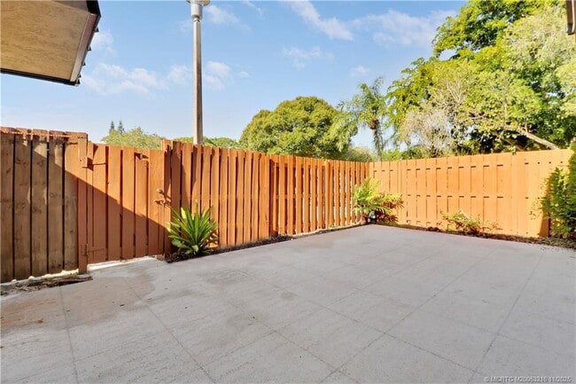 Building Photo - 5662 SE Windsong Ln