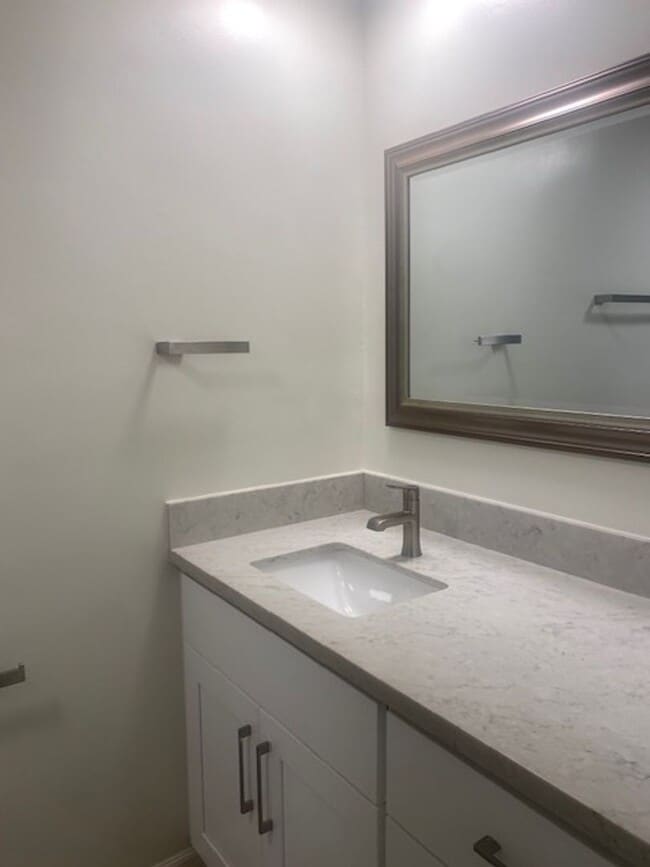 Building Photo - Rare Oppotunity: Freshly Remodeled 4-Bdrm/2-Ba Condo at 11th & Arizona in Santa Monica