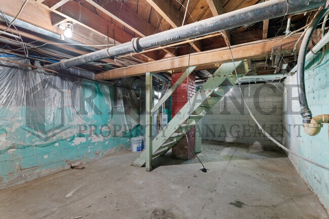 Building Photo - 2020 S Main St