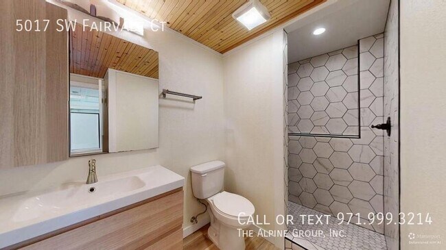 Building Photo - 5017 SW Fairvale Ct