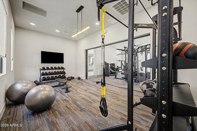 Building Photo - 2121 W Sonoran Desert Dr
