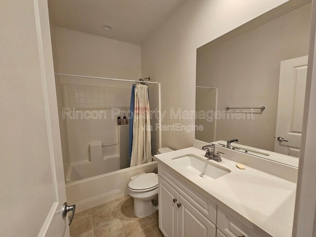 Building Photo - 3647 W Hemlock St